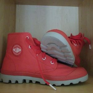 Palladium women's boots size 9(US) red/grey